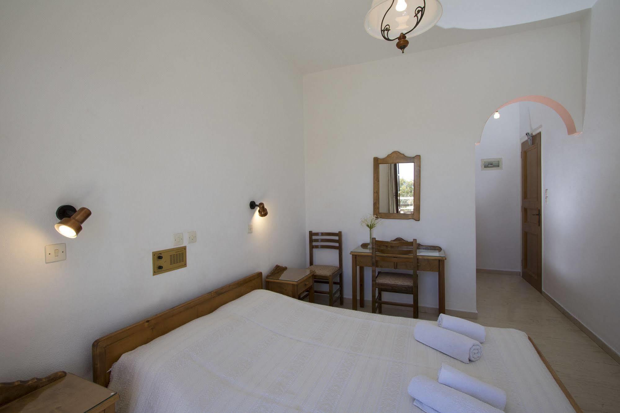 Hotel Adonis (Adults Only) Kamári Exterior foto